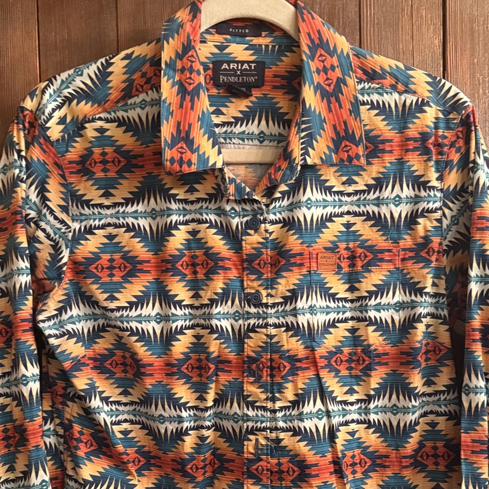 Women’s Ariat x Pendleton Orange & Teal Aztec Button-Down Shirt. Size XL